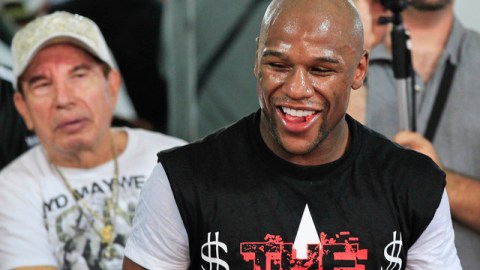 Floyd Mayweather Jr. se mantiene enfocado en su combate inmediato.