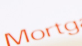 Ana Casas tiene la esperanza de salvar su casa.