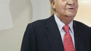 El rey Juan Carlos a su salida  de la habitación del Hospital USP San José de Madrid.