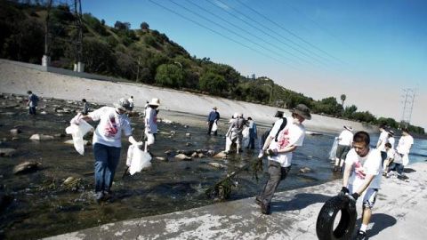 Más de cuatro mil personas participaron en la campaña de limpia y celebraron el Día del Voluntario al recaudar más de 25 toneladas de basura.