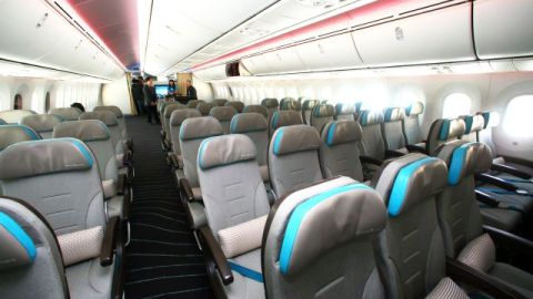 Un avión de pasajeros.
