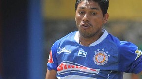 Eliseo Quintanilla (der.) es  una de las figuras del Municipal que en esta jornada logró su boleto para las semifinales en Guatemala.