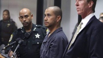 George Zimmerman (c) compareció en corte junto a su abogado Mark O'Mara (dcha) en el correccional Seminole County de Sanford Florida.