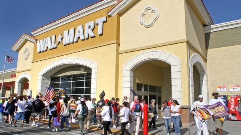 Steven Restivo, vocero de Wal-Mart, había indicado que la investigación de soborno no afectaría los planes de expansión.
