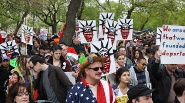 Cientos de personas se preparaban para marchar en el parque Union, cerca del centro de Chicago.