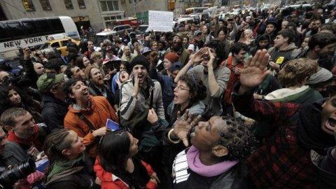 Las protestas se han registrado desde esta mañana y han tenido como escenario diferentes puntos de la ciudad.