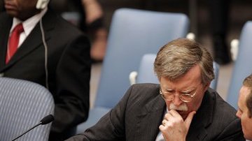 Richard Grenell, derecha, en sus épocas como portavoz de los representantes de EEUU ante la ONU.