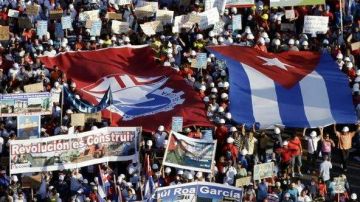 Vista de la multitudinaria marcha y concentración por el Día de los Trabajadores, en la Plaza de la Revolución de La Habana.