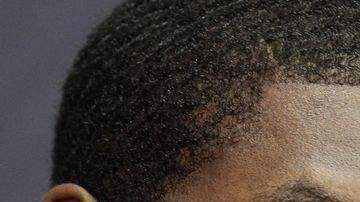 El linebacker de los Saints de Nueva Orleáns, Jonathan Vilma, fue suspendido por toda la temporada de 2012.