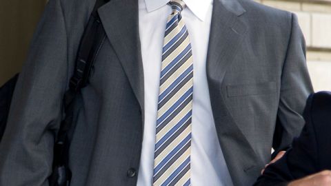 Andy Pettitte sale del tribunal.