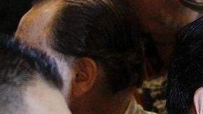 El 'Canelo' Alvarez firma autógrafos en el MGM Grand Hotel and Casino.