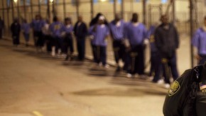 La modificación podría ayudar a reducir los niveles de sobrepoblación en las prisiones  del estado de California.