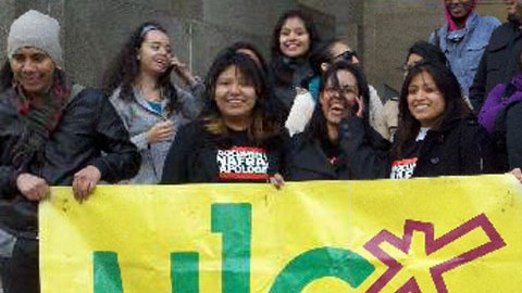 Activistas es jóvenes estudiantes de Nueva York se mantienen en la lucha por el Dream Act local.