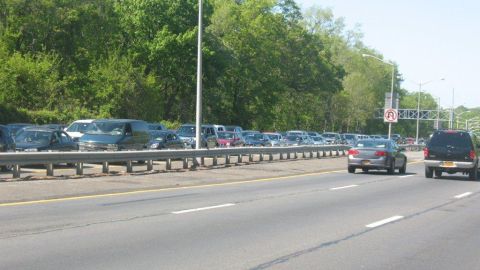 El comisionado Joan McDonald dijo que instalarán nuevas barreras de concreto en algunos carriles de los tres viaductos en el Bronx River Parkway.