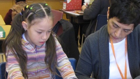 Los programas dirigidos a los niños aislados lingüísticamente son una forma efectiva para cerrar la brecha de aprendizaje.