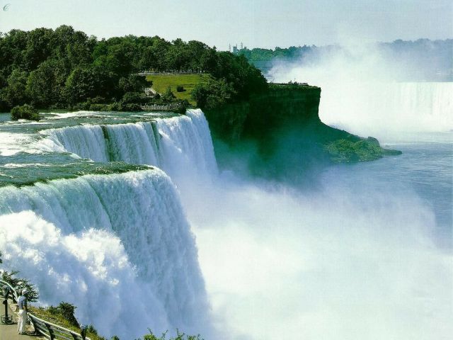 El acróbata Nik Wallenda quiere cruzar las cataratas sobre la cuerda floja.