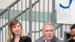 Los coordinadores de la cooperativa explican los pormenores del programa. Aquí, en conferencia de prensa en Lincoln Park.