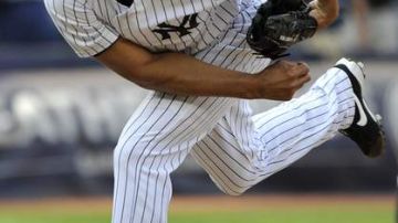 El panameño Mariano Rivera ícono de los Yankees es a sus 42 años el más grande cerrador en la historia del béisbol. Recientemente batió el record de 602 juegos salvados que ostentaba Trevor Hoffman. Su humildad y su espíritu generoso lo convierten en un verdadero orgullo y ejemplo para los jóvenes deportistas hispanos.