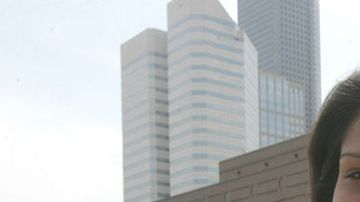 La pugilista houstoniana Marlen Esparza viaja al Preolímpico de Chiba en busca de su boleto a los Juegos de Londres 2012.