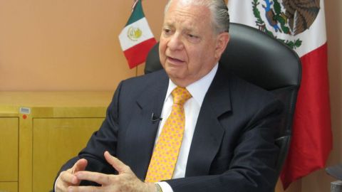 El cónsul general de México en Houston, Luis Malpica y de Lamadrid, durante la entrevista con RUMBO en las instalaciones del Consulado.