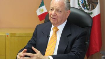 El cónsul general de México en Houston, Luis Malpica y de Lamadrid, durante la entrevista con RUMBO en las instalaciones del Consulado.