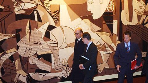 El antiguo asesor de Mitt Romney en asuntos exteriores, en 2007 en el pasillo de la ONU