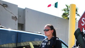 Mientras miles de ojos vigilan la frontera entre México y EEUU, los traficantes buscan nuevas rutas por mar y aire.