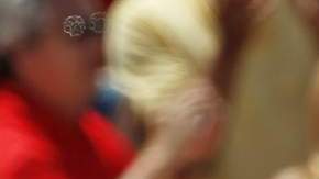 Albert Pujols agradece al cielo tras batear su primer jonrón con los Angels   después de   33 juegos y 139 turnos al bate.