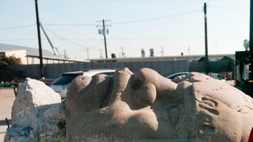 El concejal Robert Low confirma que la escultura no es del agrado de todos.