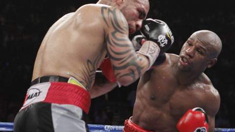 Miguel Cotto fue derrotado por Floyd Mayweather Jr. en la pelea del sábado.