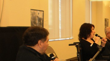 La Ley de Americanos con Discapacidad (ADA) prohíbe la discriminación en el área de trabajo.