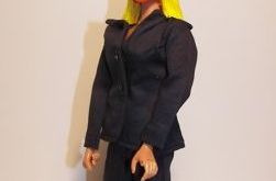 Emil Vicale, presidente de la empresa HeroBuilders, con base en Oxford, dijo  que todo el mundo tiene  algún amigo (a) que se broncea demasiado  por lo que "pensamos que podría ser algo cómico".