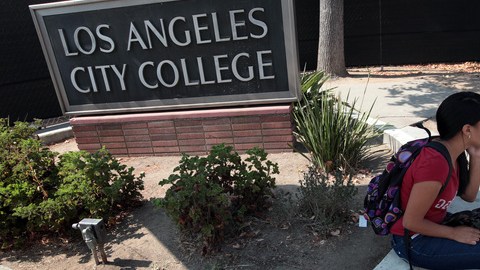 Universitarios de medianos y bajos ingresos, entre ellos 986,494 hispanos, dependen de los préstamos "Stafford".