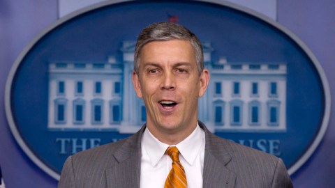 Arne Duncan, secretario de Educación ha dado su respaldo a los matrimonios gays.