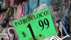Los inventarios más grandes requieren que los comercios ordenen más artículos, lo cual conduce típicamente a más producción industrial.
