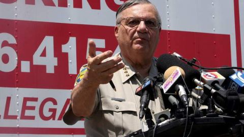 El sheriff Joe Arpaio ante  periodistas.