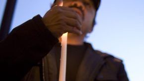 Familiares y amigos participan en una marcha para rendir homenaje a Anastasio Hernández.