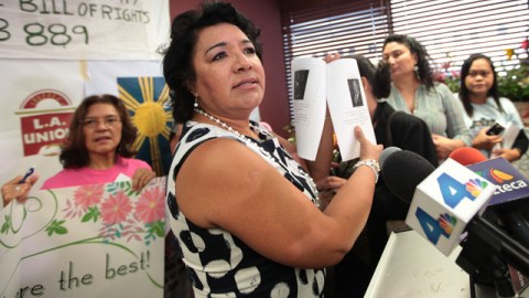 Marta Samano, coordinadora de CDWC, en la conferencia donde se honró  la labor de  las trabajadoras del hogar.