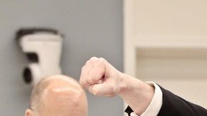 El asesino de masas noruego Anders Behring Breivik se declaró inocente en un tribunal tras haber asesinado a 77 personas.