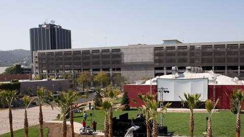 El nuevo cine de la Academia está en la calle Vine con Fountain.