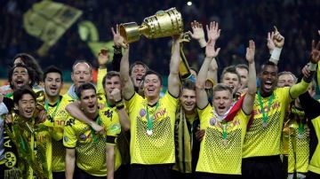 Jugadores del Borussia Dortmund celebran el triunfo en la  Copa alemana.