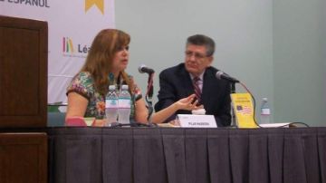 La periodista Pilar Marrero durante la presentación de su libro en LéaLA.