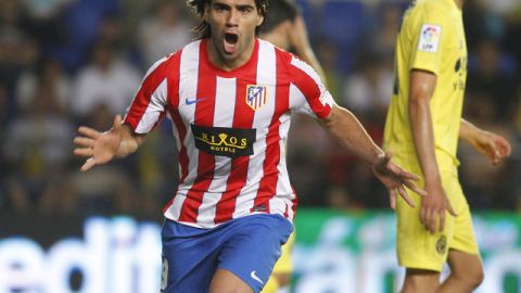 El delantero colombiano del Atlético de Madrid Radamel Falcao celebra el gol que le dio el triunfo 1-0 sobre el Villarreal.