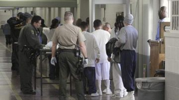 Los presos de California demandaron en 1990 por el deplorable estado del cuidado médico.