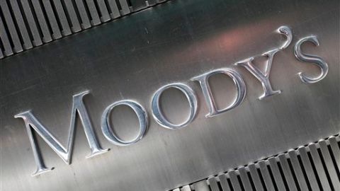 Las agencias calificadoras se han convertido en el azote de las economías europeas.