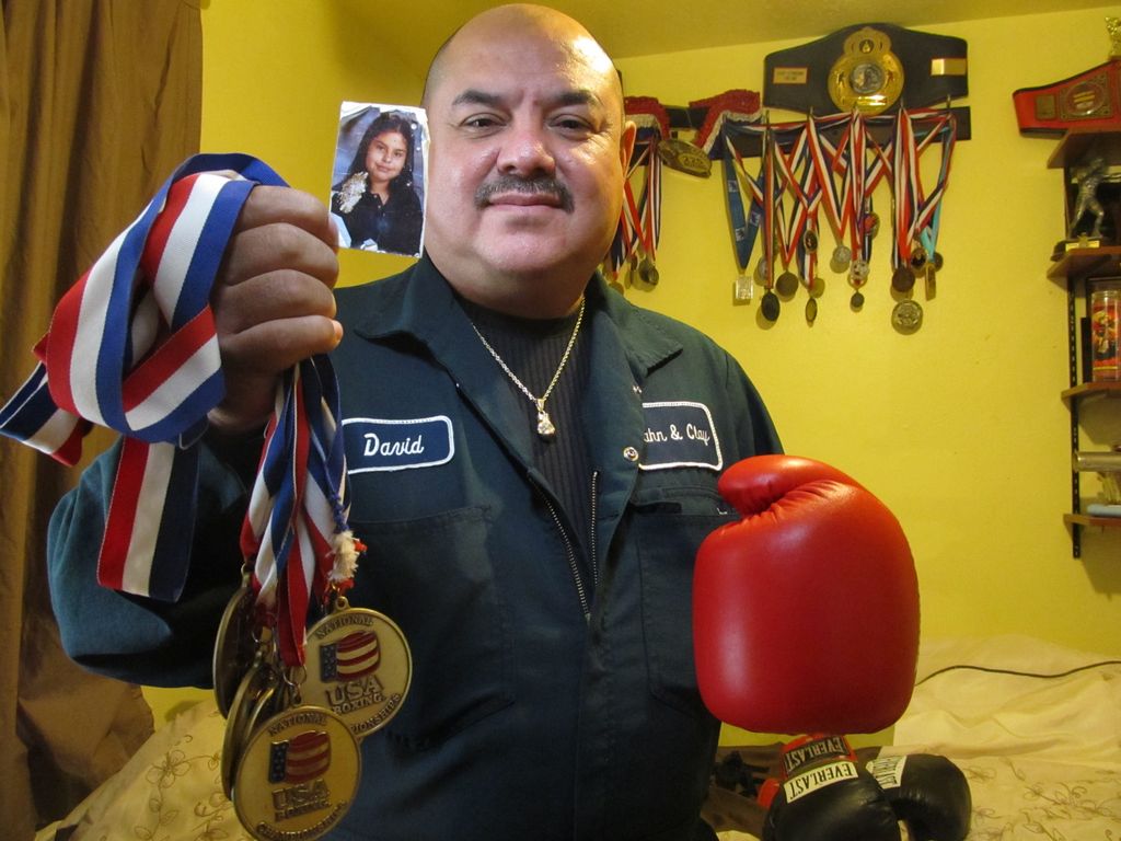 David Esparza, el orgulloso padre de Marlen Esparza, campeona de boxeo y ahora competidora olímpica por Estados Unidos.