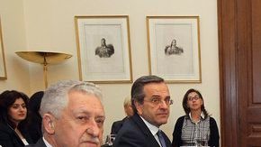 Presidente griego Karolos Papoulias se reúne con líderes.