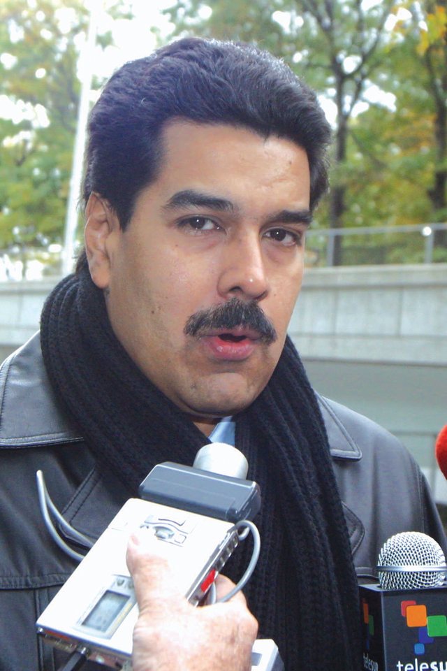 El canciller venezolano, Nicolás Maduro, habla con los medios en uno de sus viajes a Guatemala.