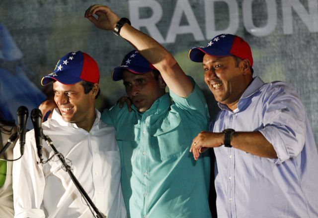 Las declaraciones de Juan Manuel Santos también molestaron a Capriles.