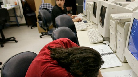Miles de personas perdieron la ayuda federal para desempleados.